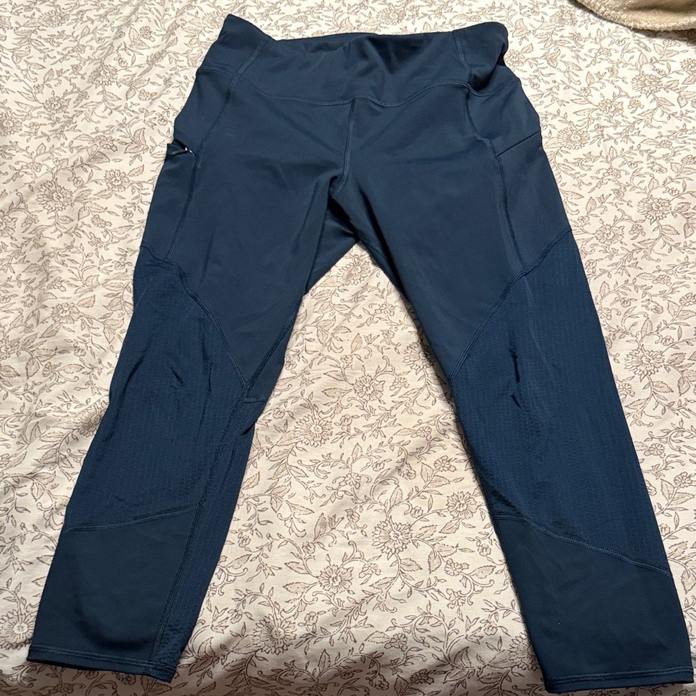 Athleta Women's Navy Capris